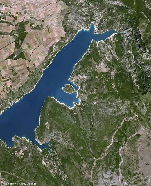 2.Lac de Sainte-Croix Satellite image from SPOT 6_7