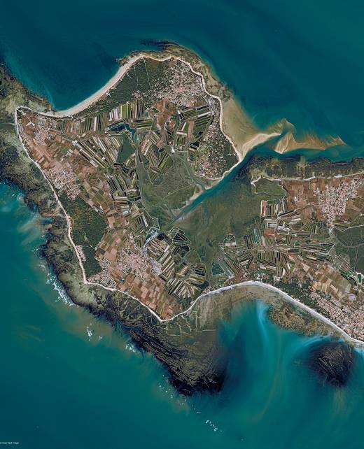 r13611_39_satellite_image_pleiades_rhe_island_france_2012-2